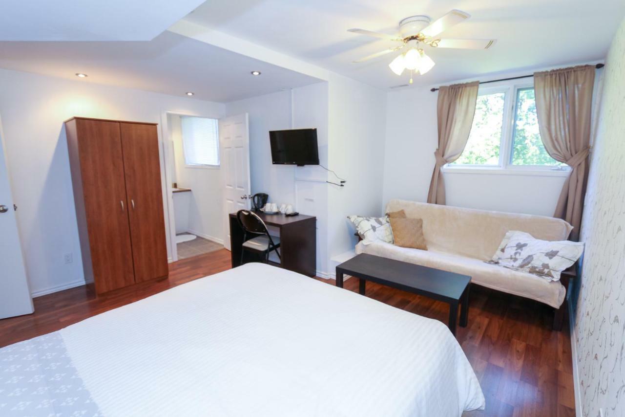 Cedar Drive Inn Crysler ภายนอก รูปภาพ