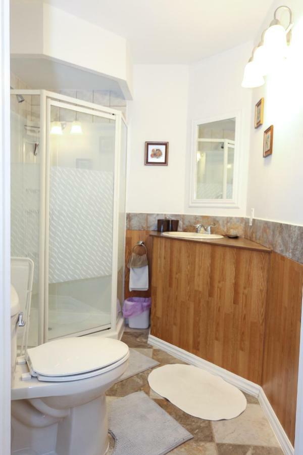 Cedar Drive Inn Crysler ภายนอก รูปภาพ