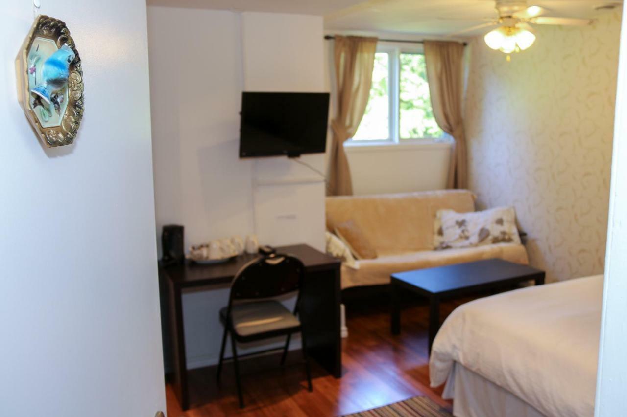 Cedar Drive Inn Crysler ภายนอก รูปภาพ