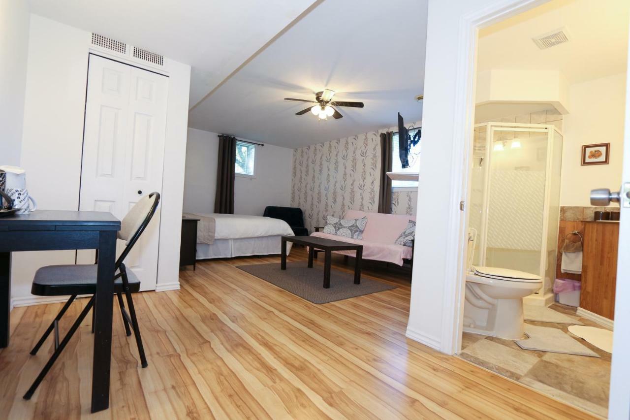 Cedar Drive Inn Crysler ภายนอก รูปภาพ